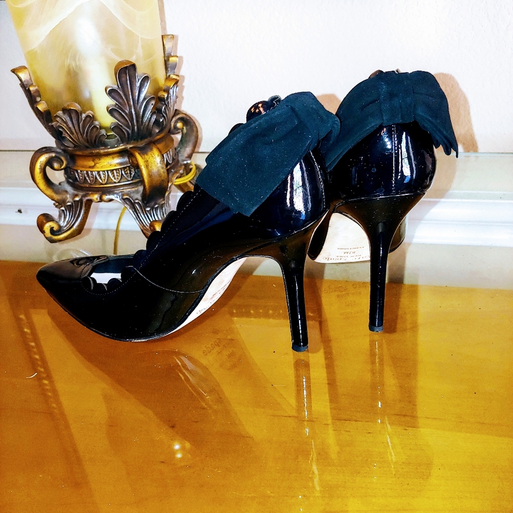 KATE SPADE 8.5 M PATENT LEATHER SUEDE BOW HEELS